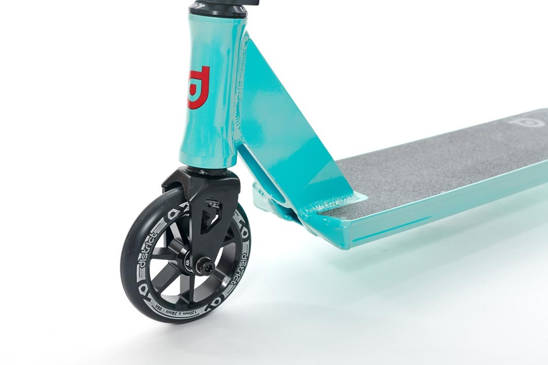 District Titan Complete - Sky Blue/Black w 120mm wheels