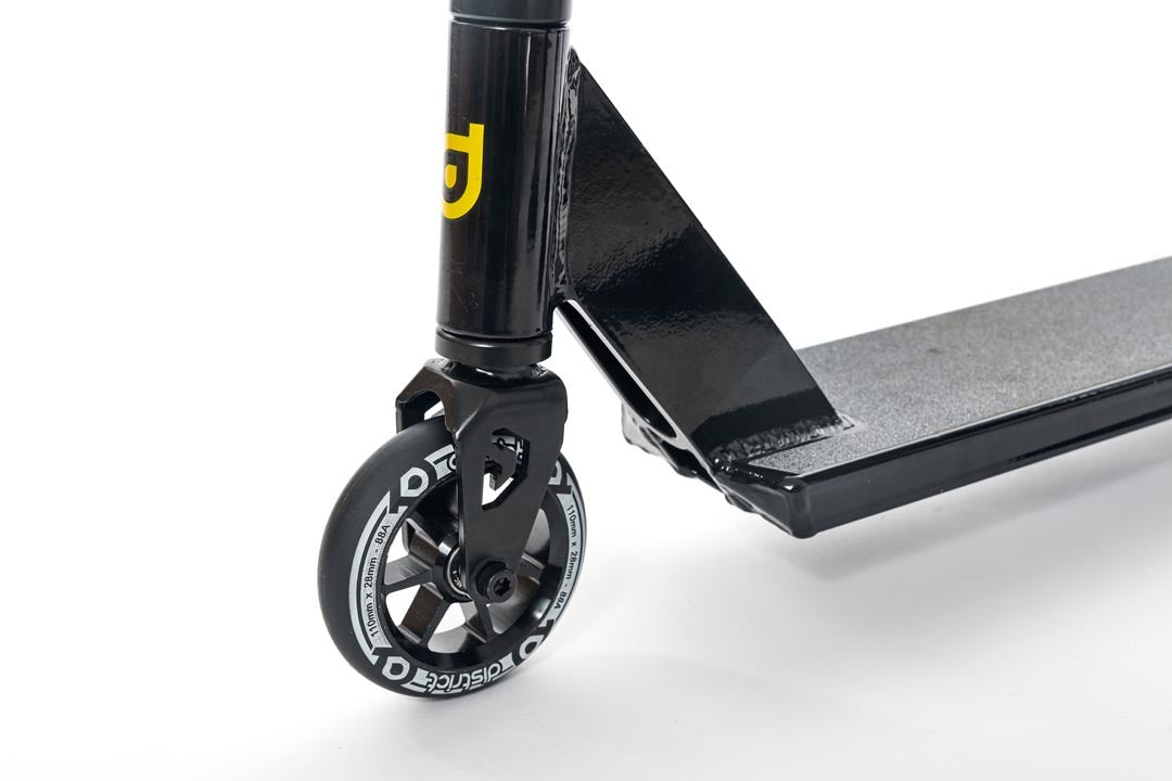 District Titus Complete - Black/Black w 110mm wheels