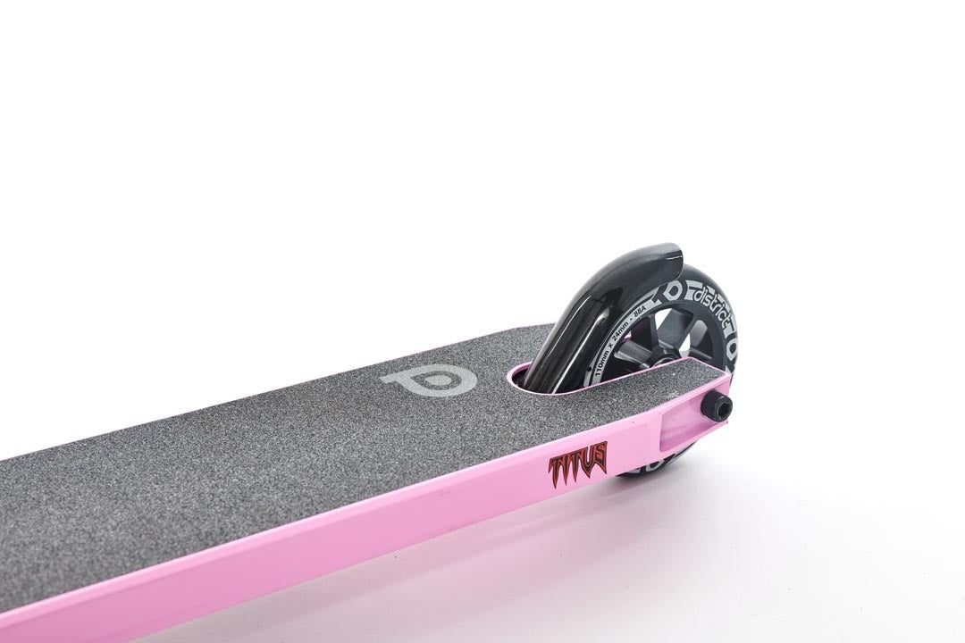 District Titus Complete - Powder Pink/Black w 110mm wheels