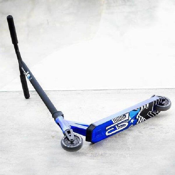 ROOT INDUSTRIES | Complete Scooter | Invictus Signature | Clayton Lindley