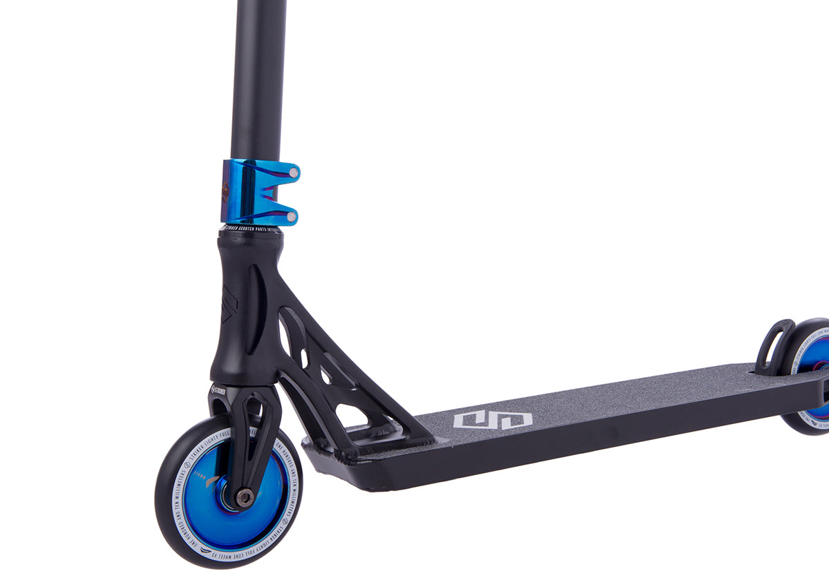 Striker Essence Complete Scooter Black / Blue Chrome