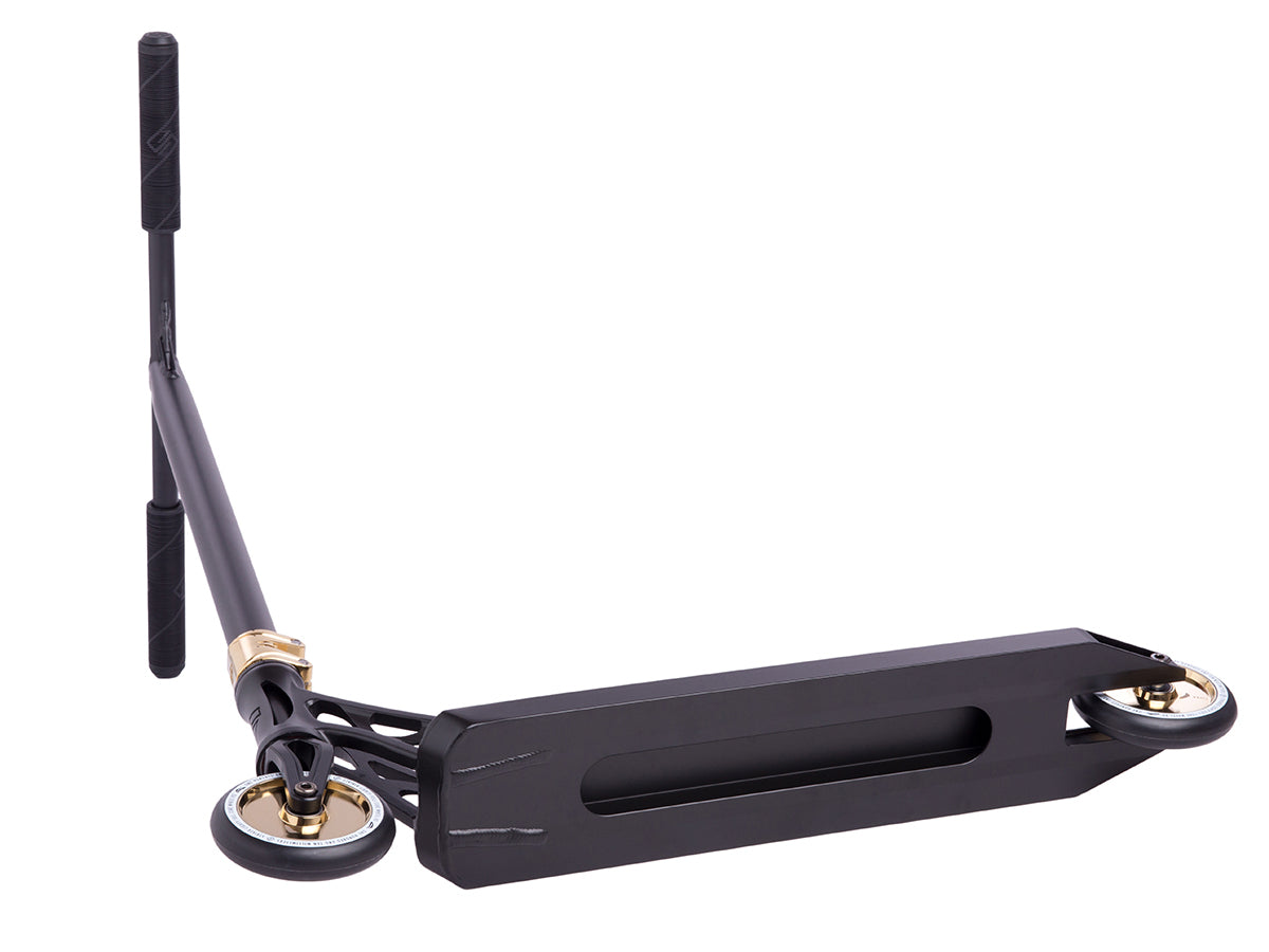 Striker Essence Complete Scooter Black / Gold Chrome