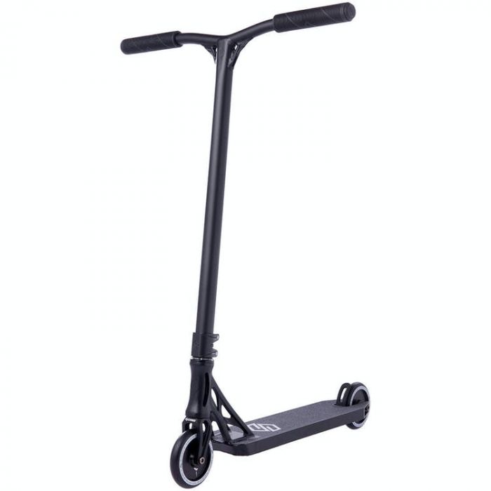 Striker Essence Complete Scooter Black