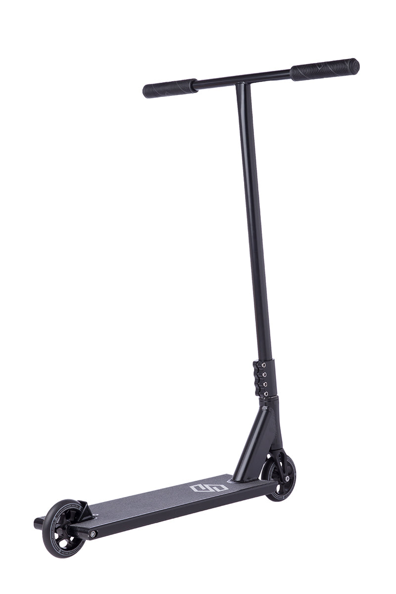 Striker Gravis Complete Scooter S Black