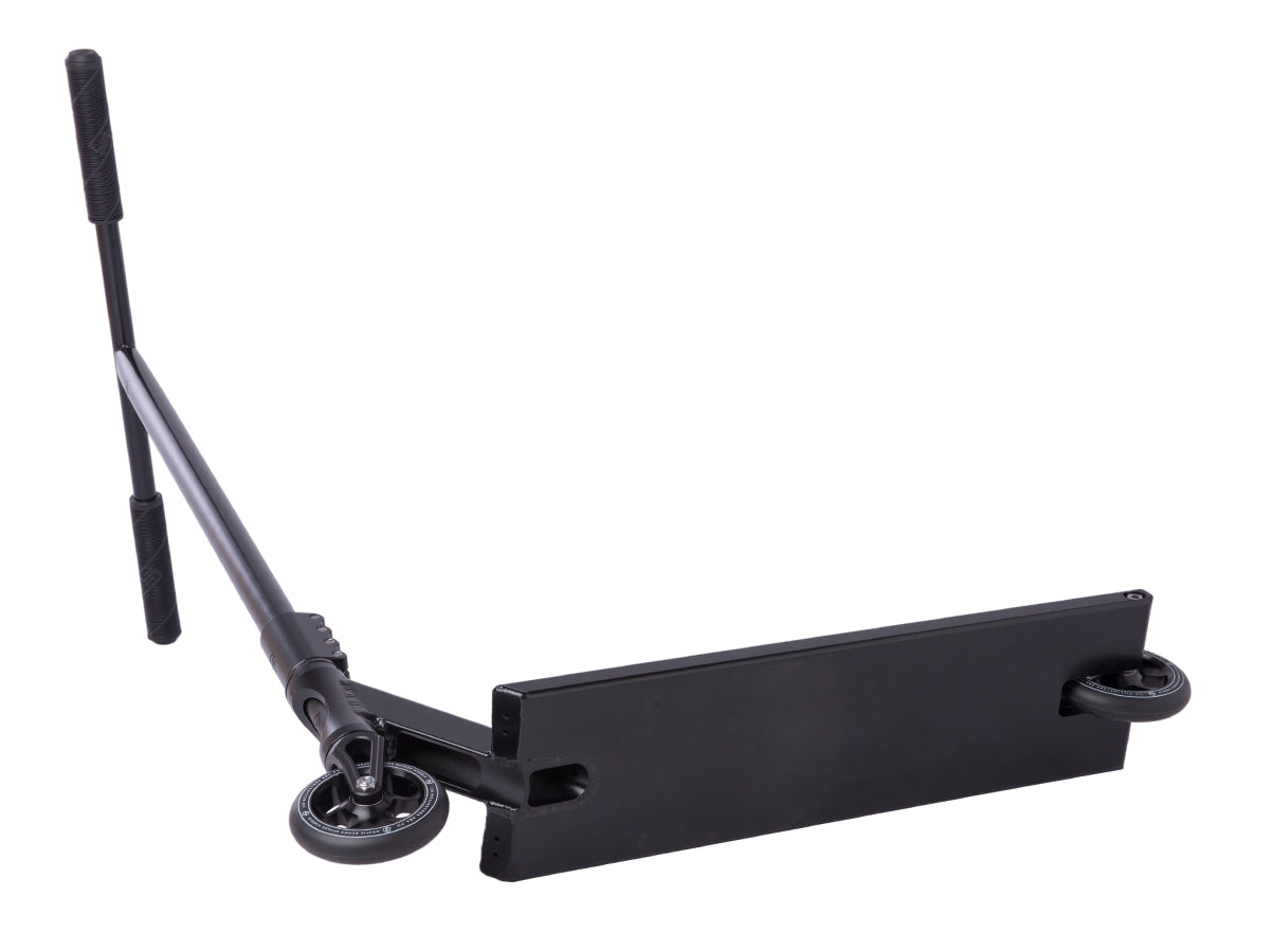 Striker Gravis Complete Scooter S Black