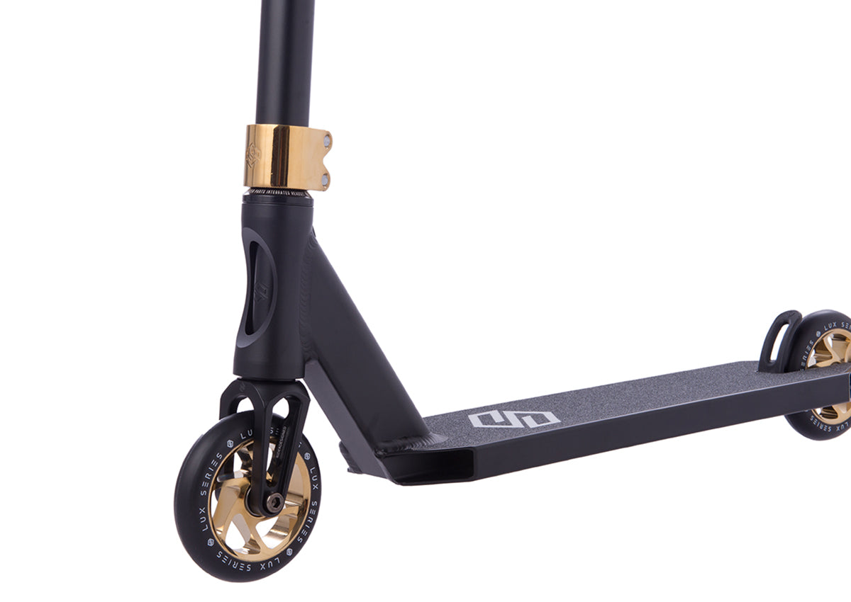 Striker Lux Complete Scooter Black/Gold Chrome